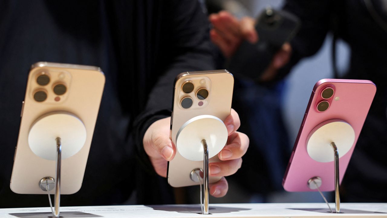 Apple iPhones might cost $3,500 if they're made in the US