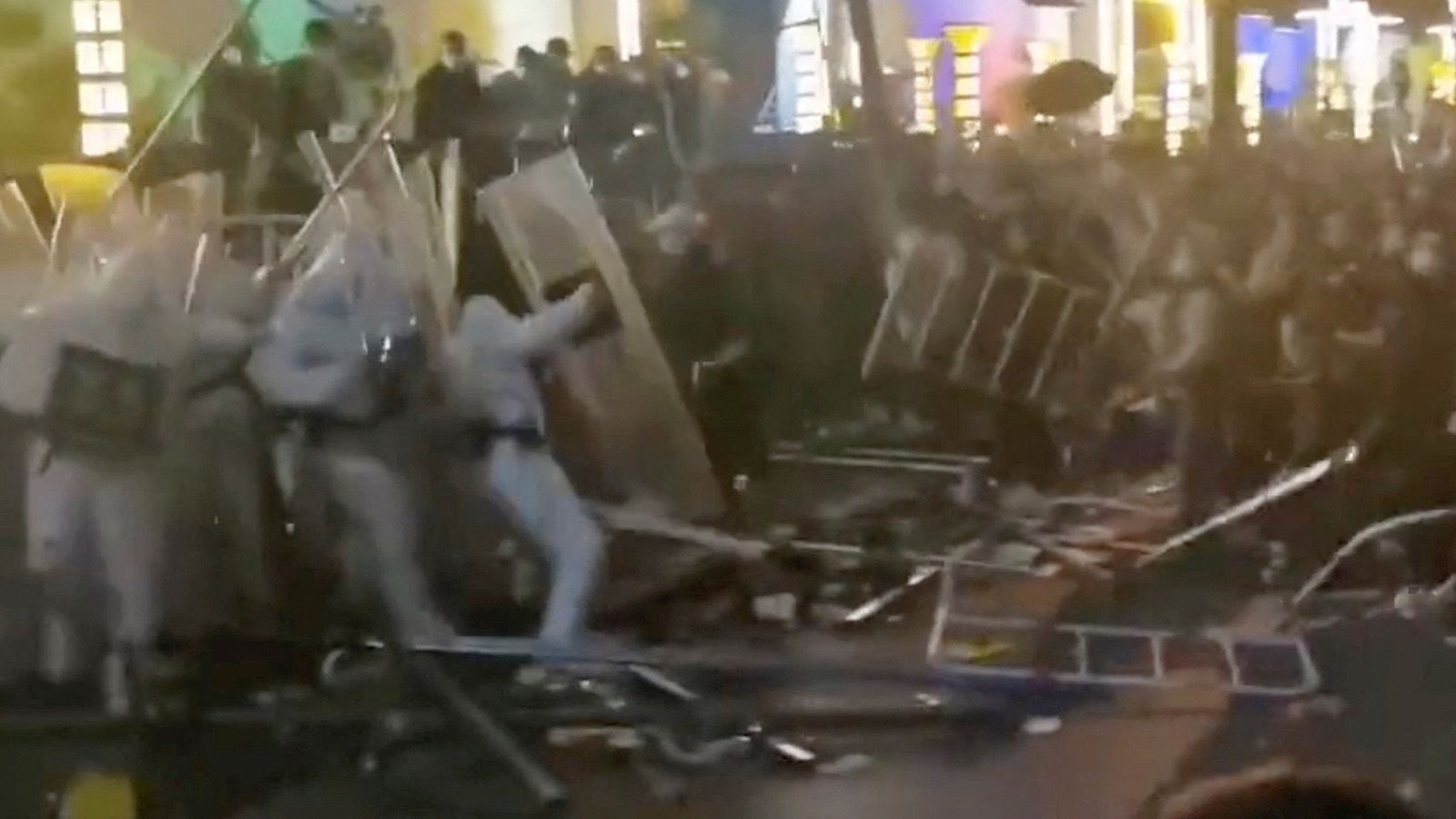 Apple probes blast at Chinese plant