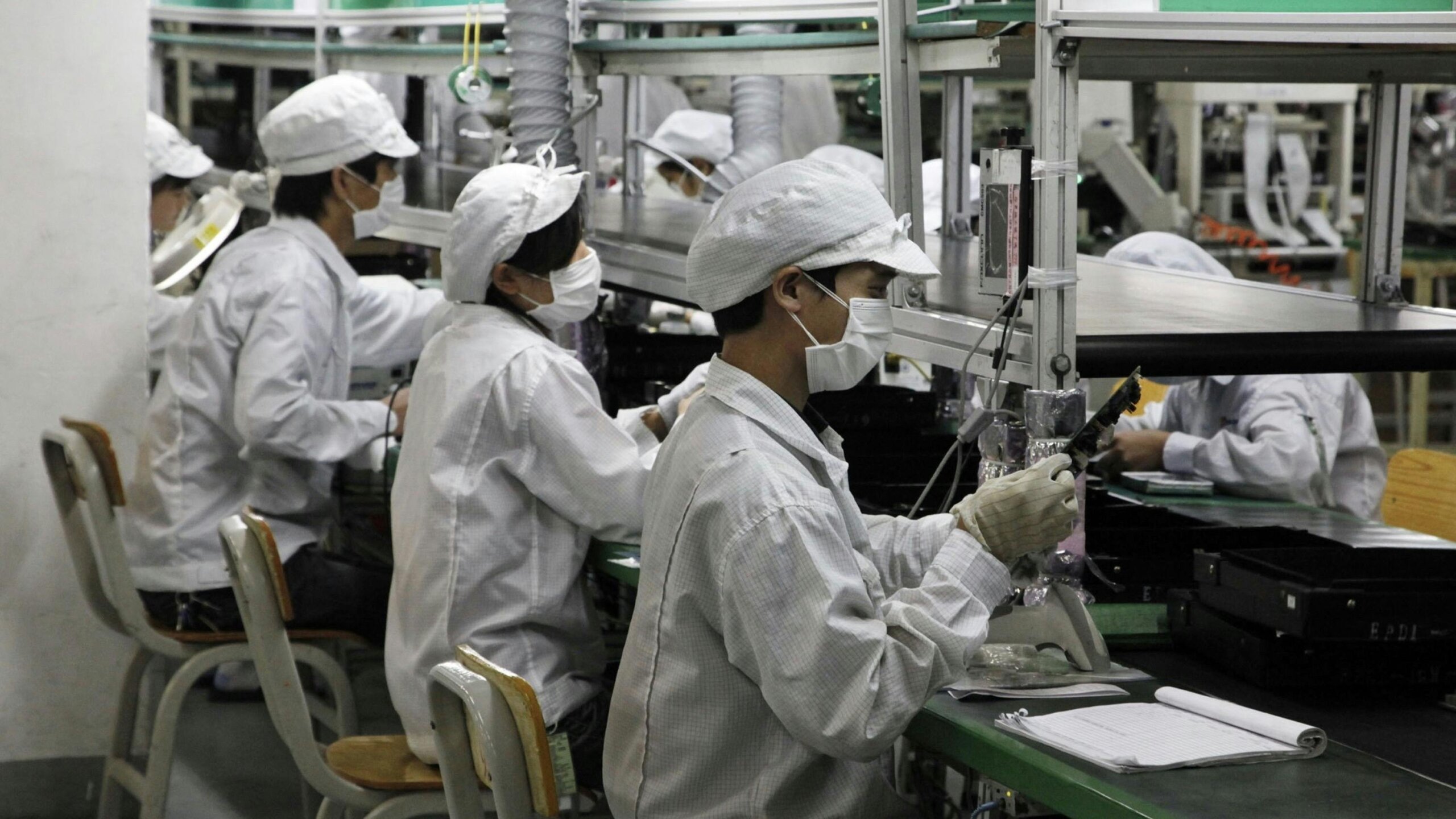 Apple probes work conditions at China factory