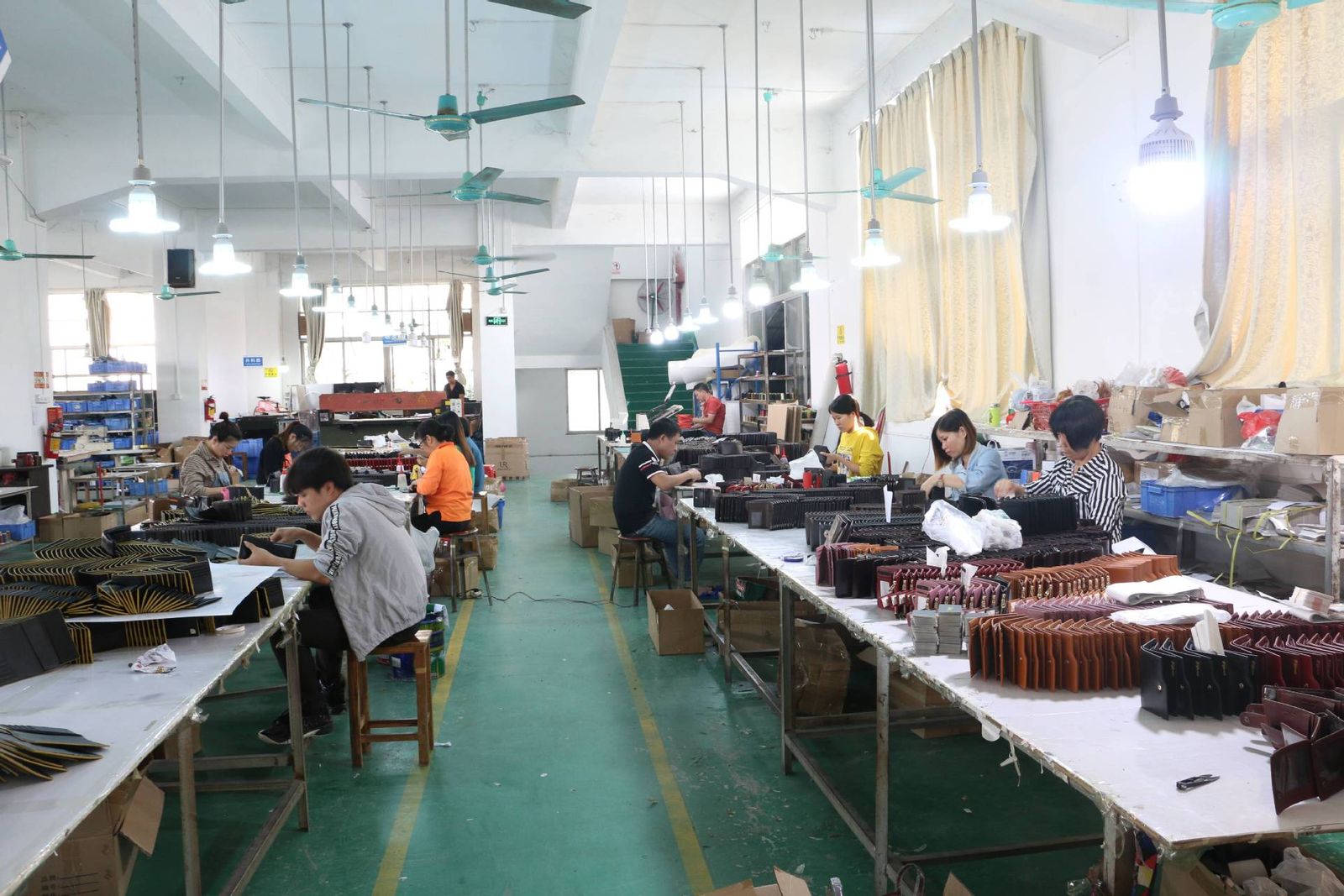 China 2 Folding Vertical Wallet industry insight