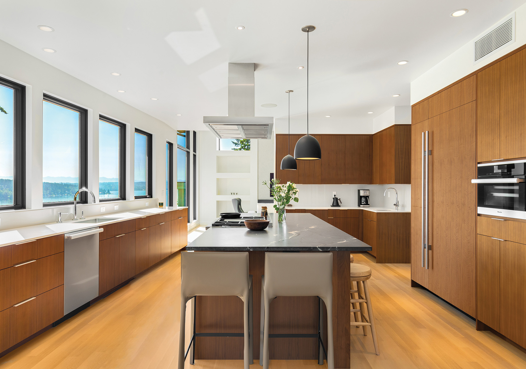 Custom Wood Cabinets & Doors