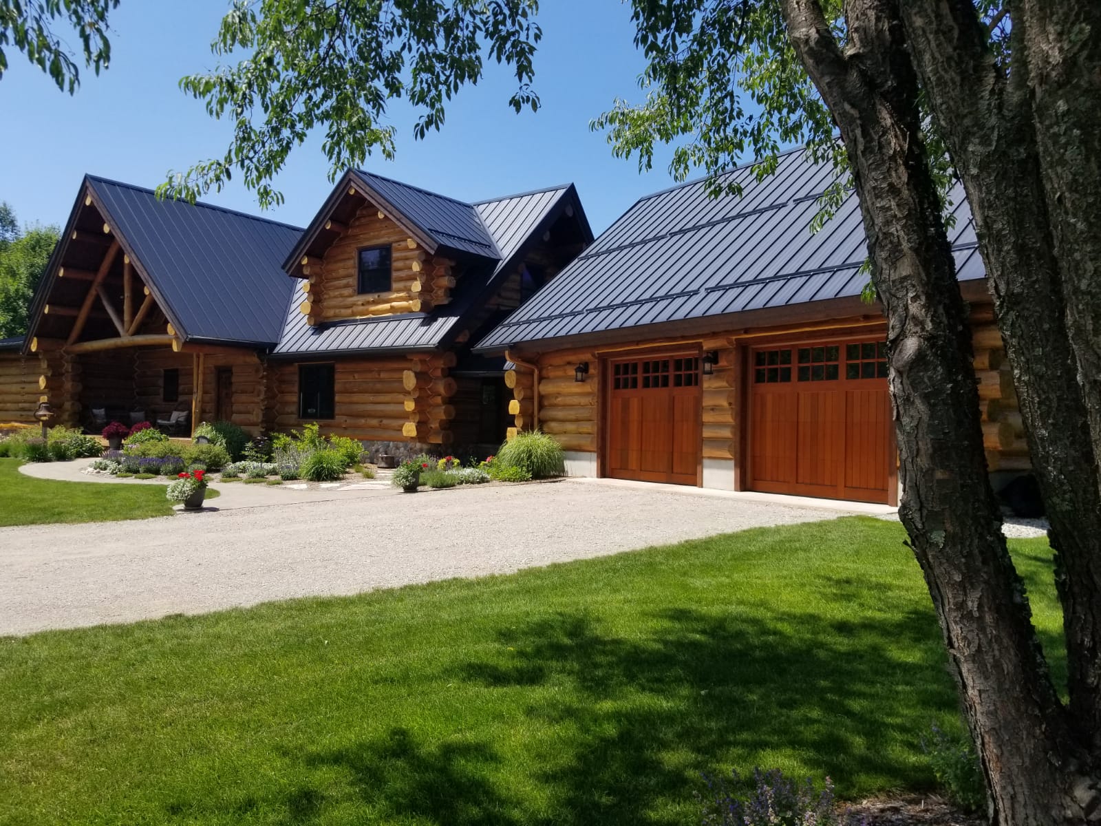Natural Log Cabins: Log Builders
