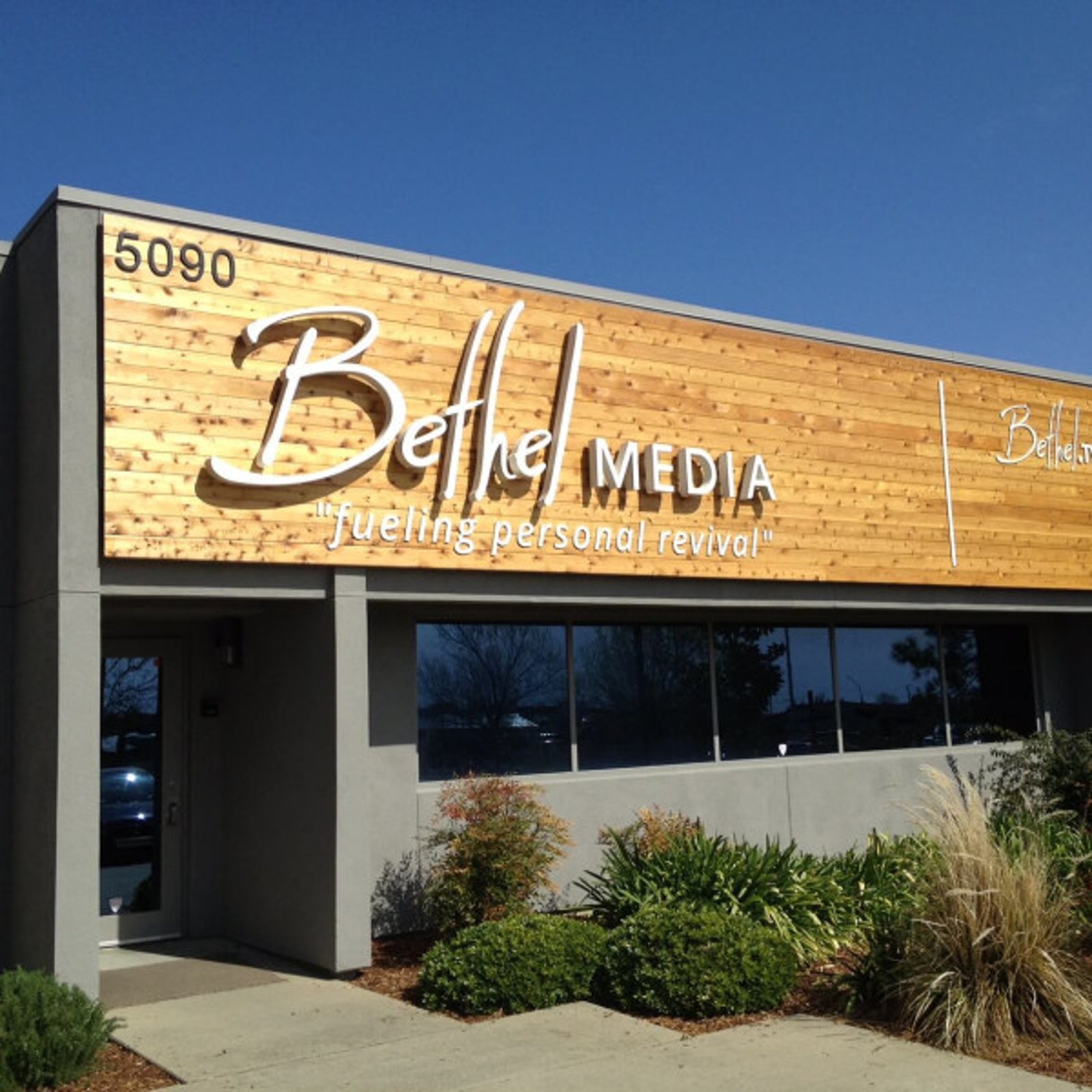 Sign Manufacturers & Manufactoring
