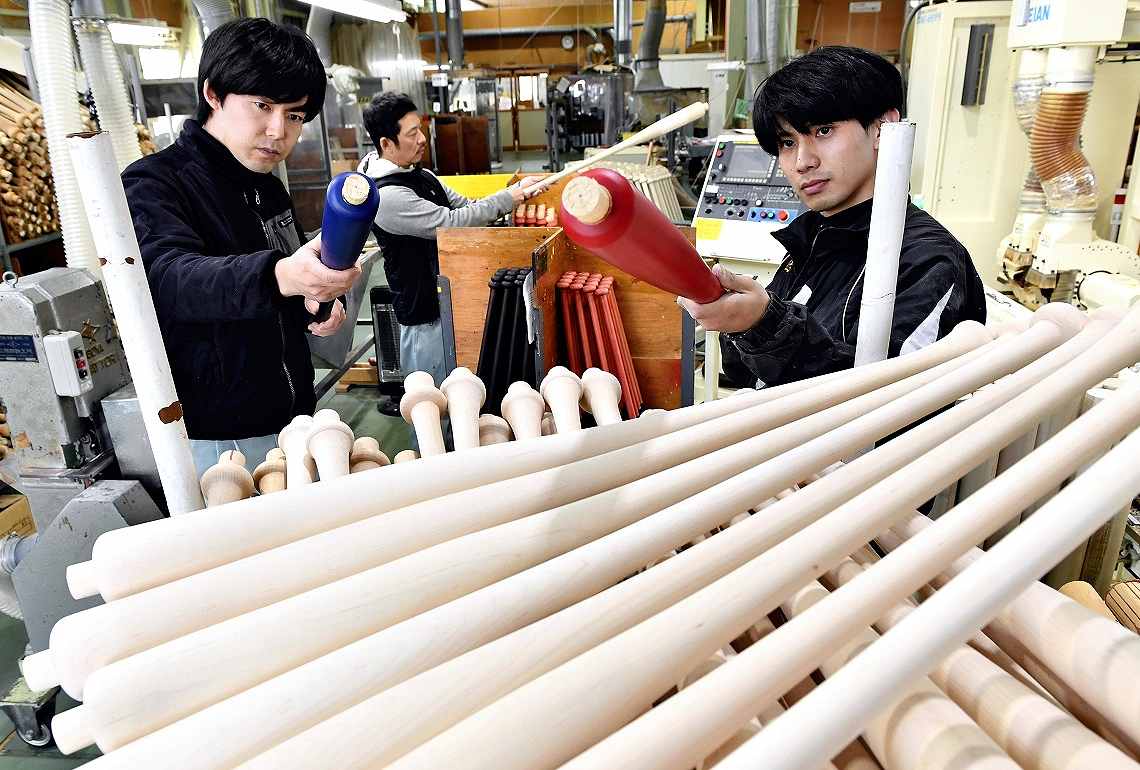 baseball bat manufacturers