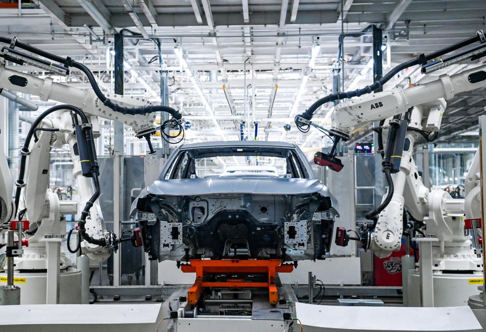 big three automobile manufacturers