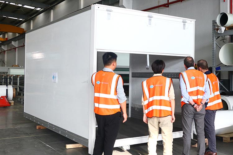 box truck manufacturer