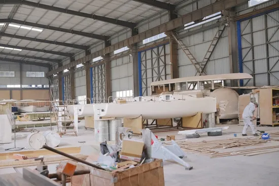canoe manufacturers